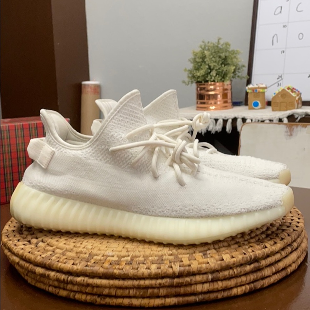 YEEZY 350 V2 TRIPLE CREAM/WHITE